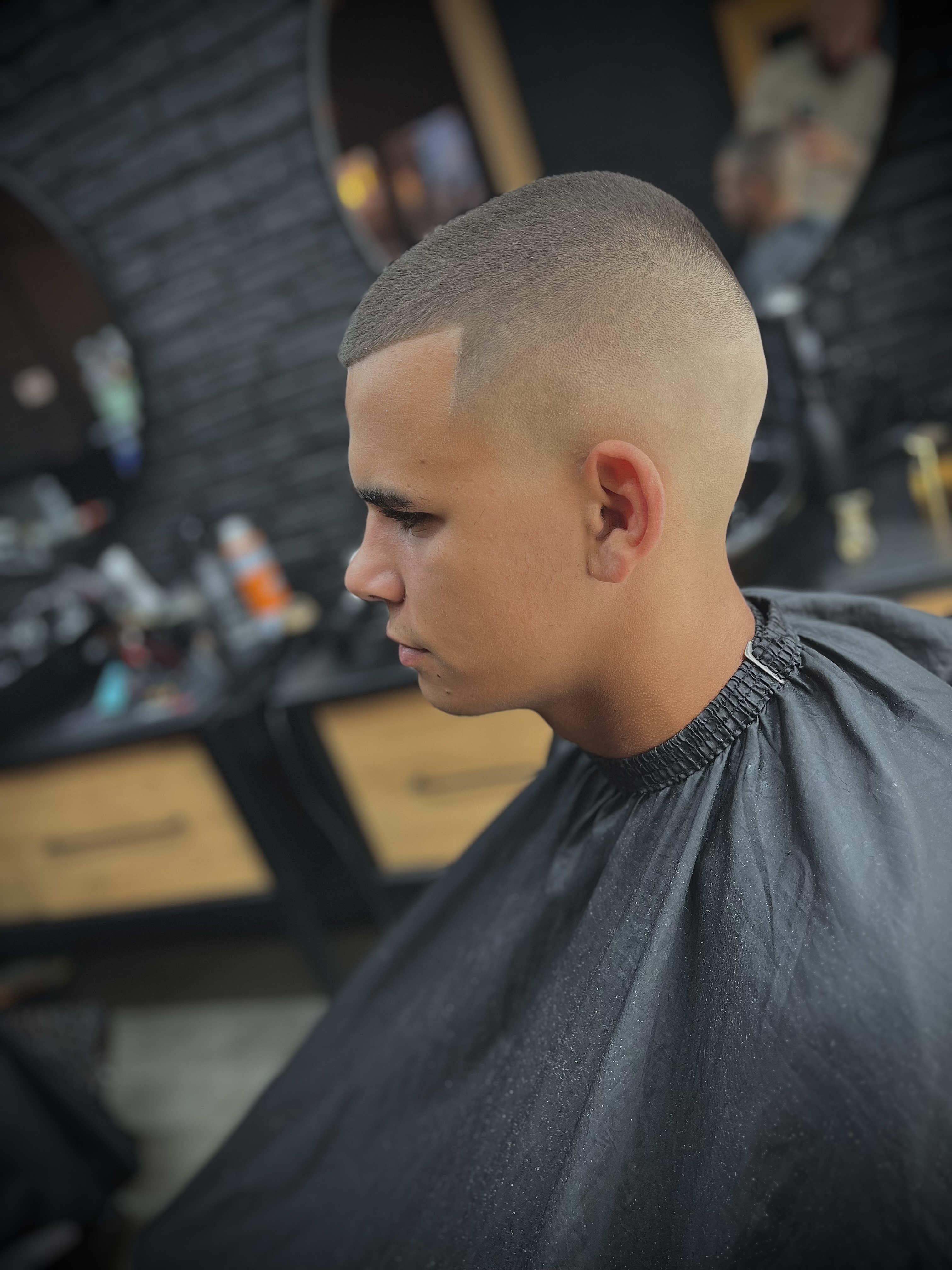 Skin fade wykonany przez barbera w Inowrocławiu