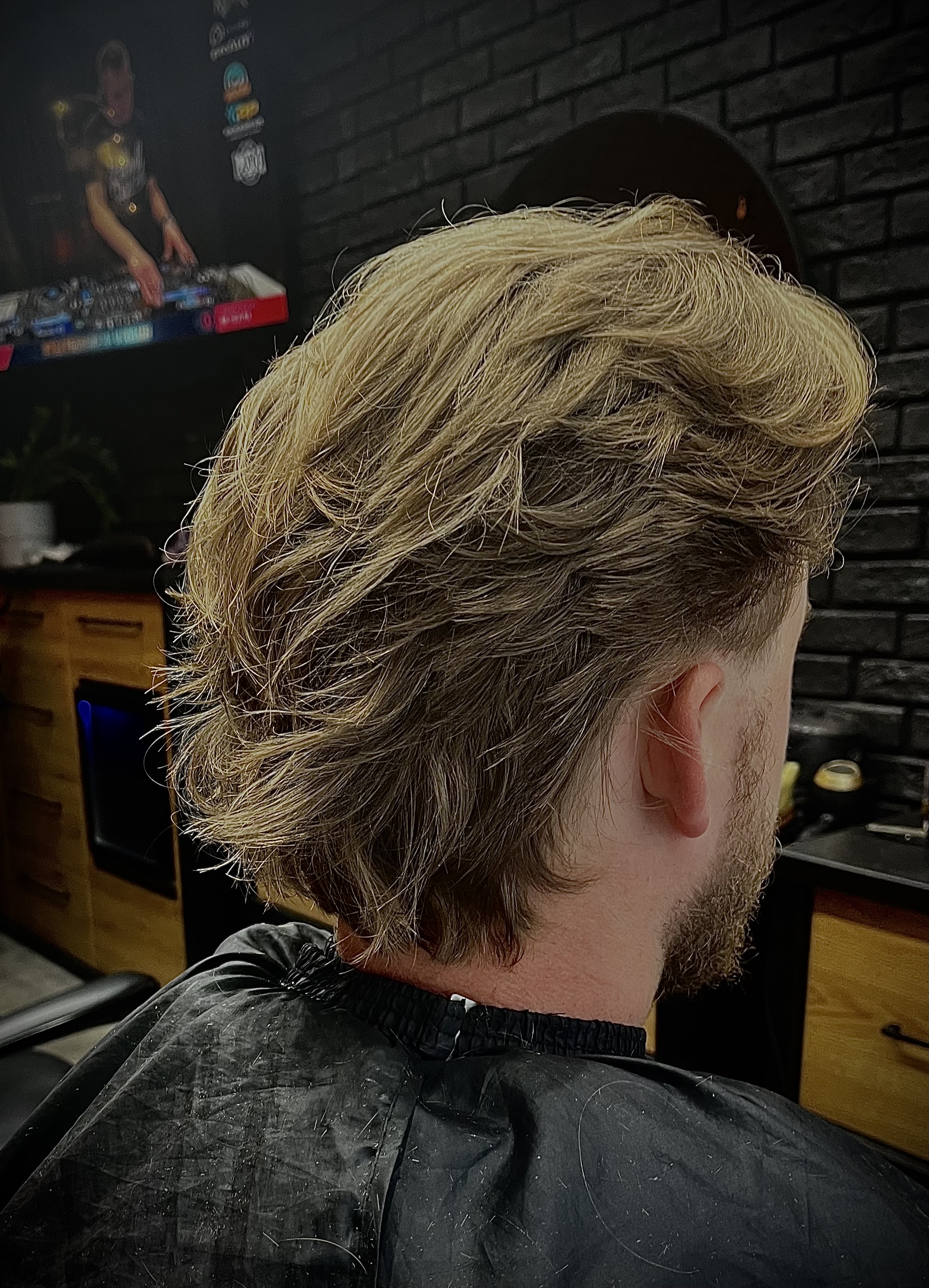 Męska stylizacja włosów po wizycie w salonie